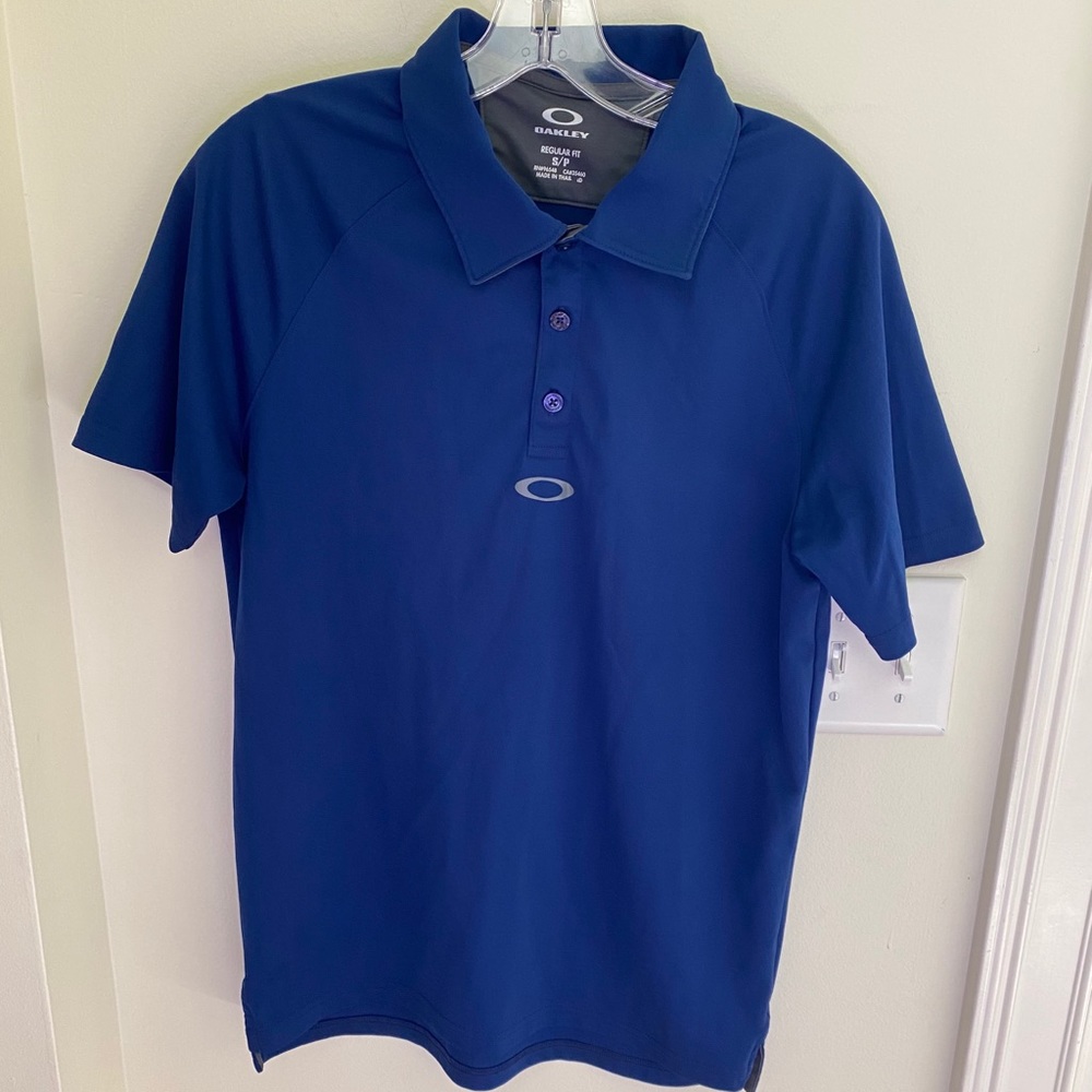 Oakley men’s Size Small Golf Shirt